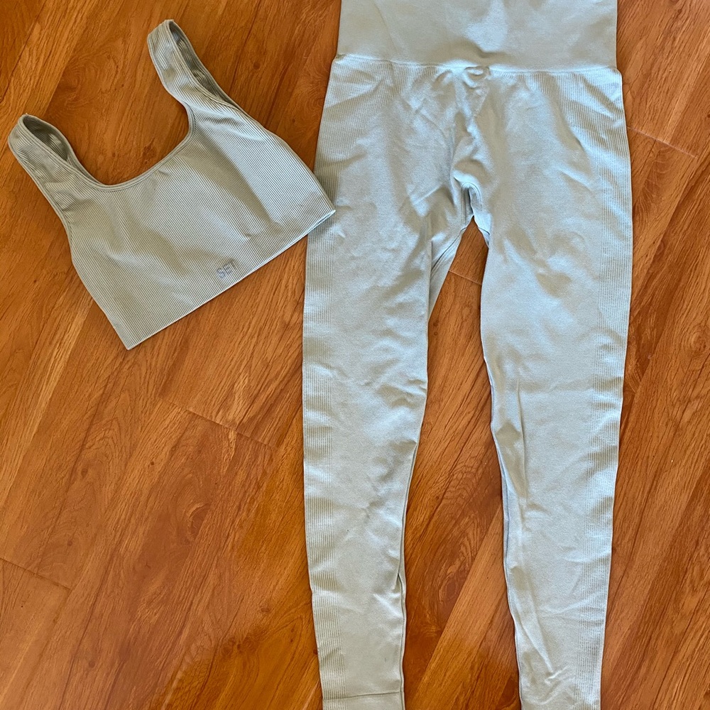 Set Active Chai Latte Sports Bra & Leggings